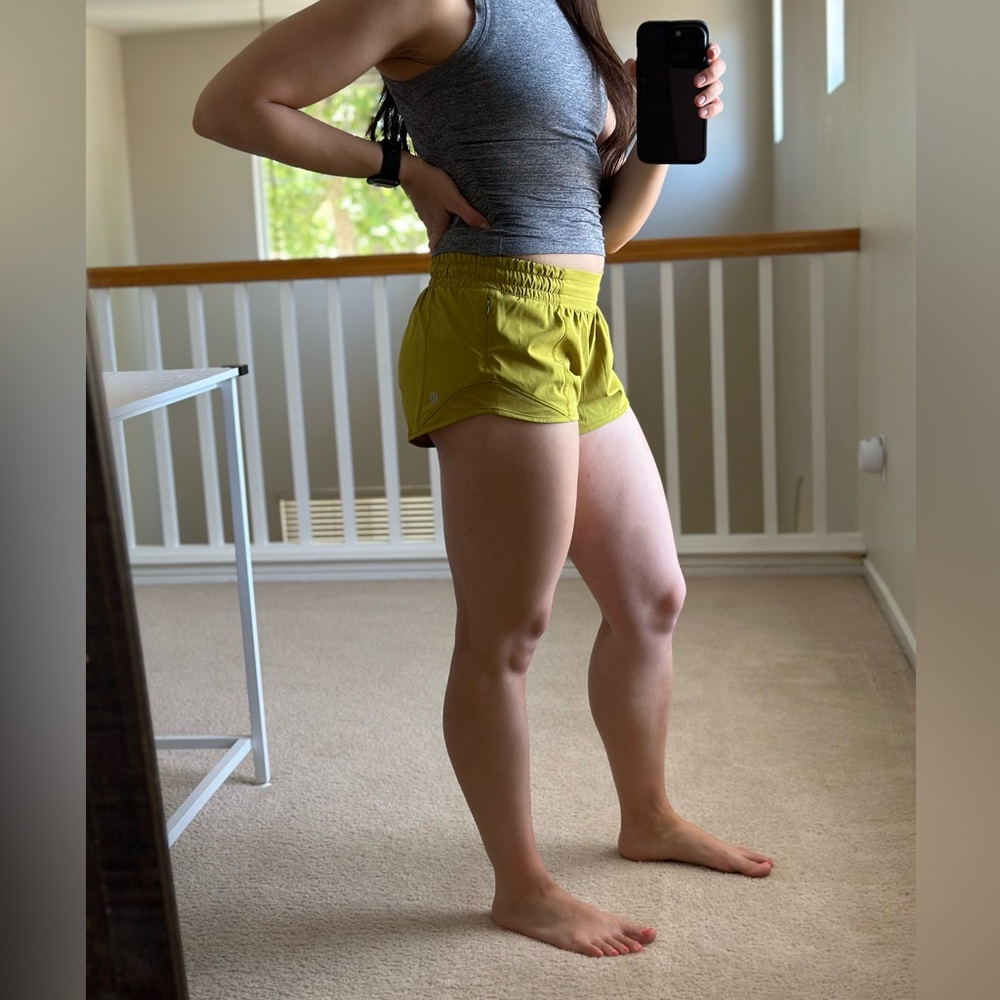 lululemon Hotty Hot Low Rise 2.5” Shorts Size 4